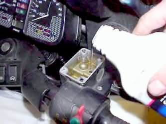 remplissage bocal liquide de frein